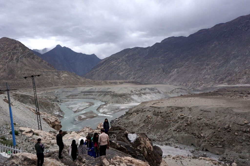 Samenvloeiing van de Indus en Gilgit rivier en het ontmoetingspunt van de Karakoram, Himalaya en Hindukush.