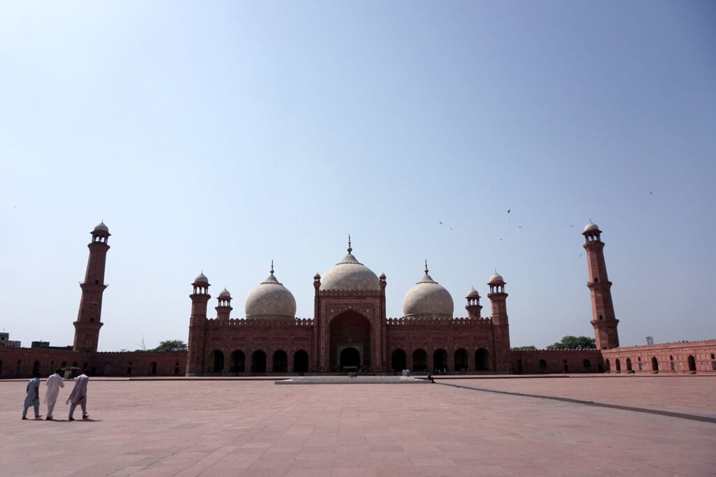 Gezicht op de Badshahi Moskee in Lahore, Pakistan