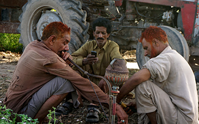 Farmers in Pakistan smoking the hookah