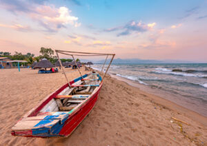 Burundi Bujumbura Saga Beach met boot