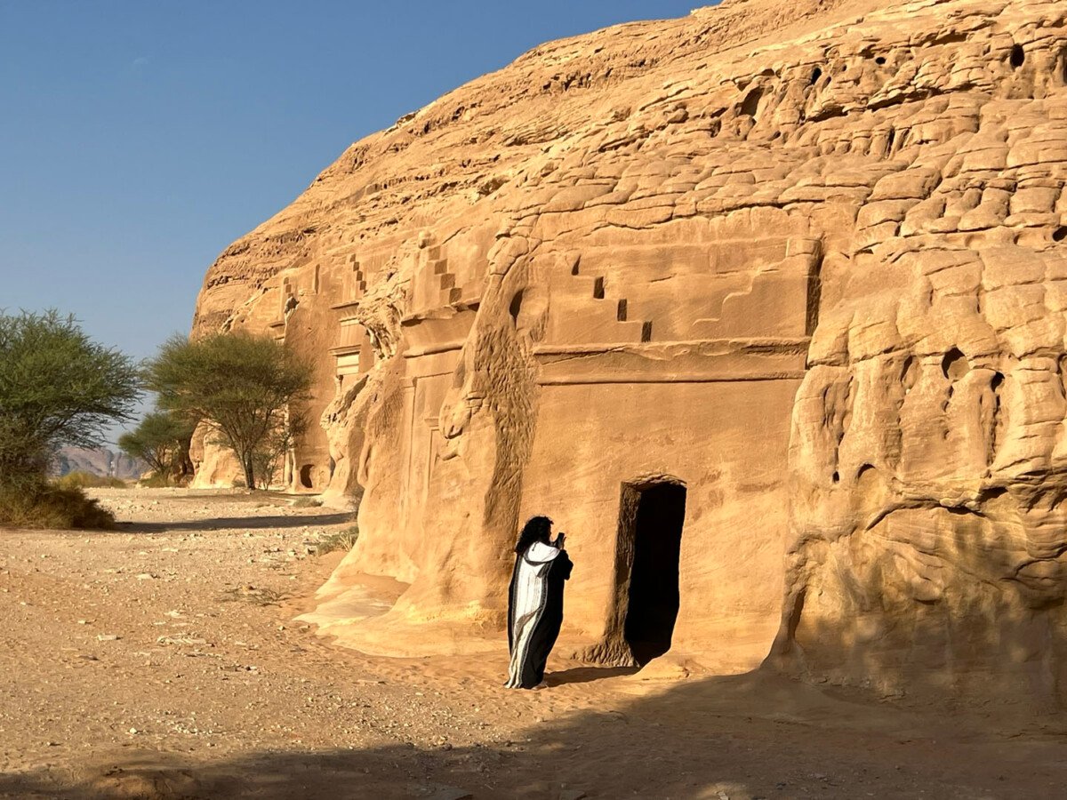 tourist in front of al-ula